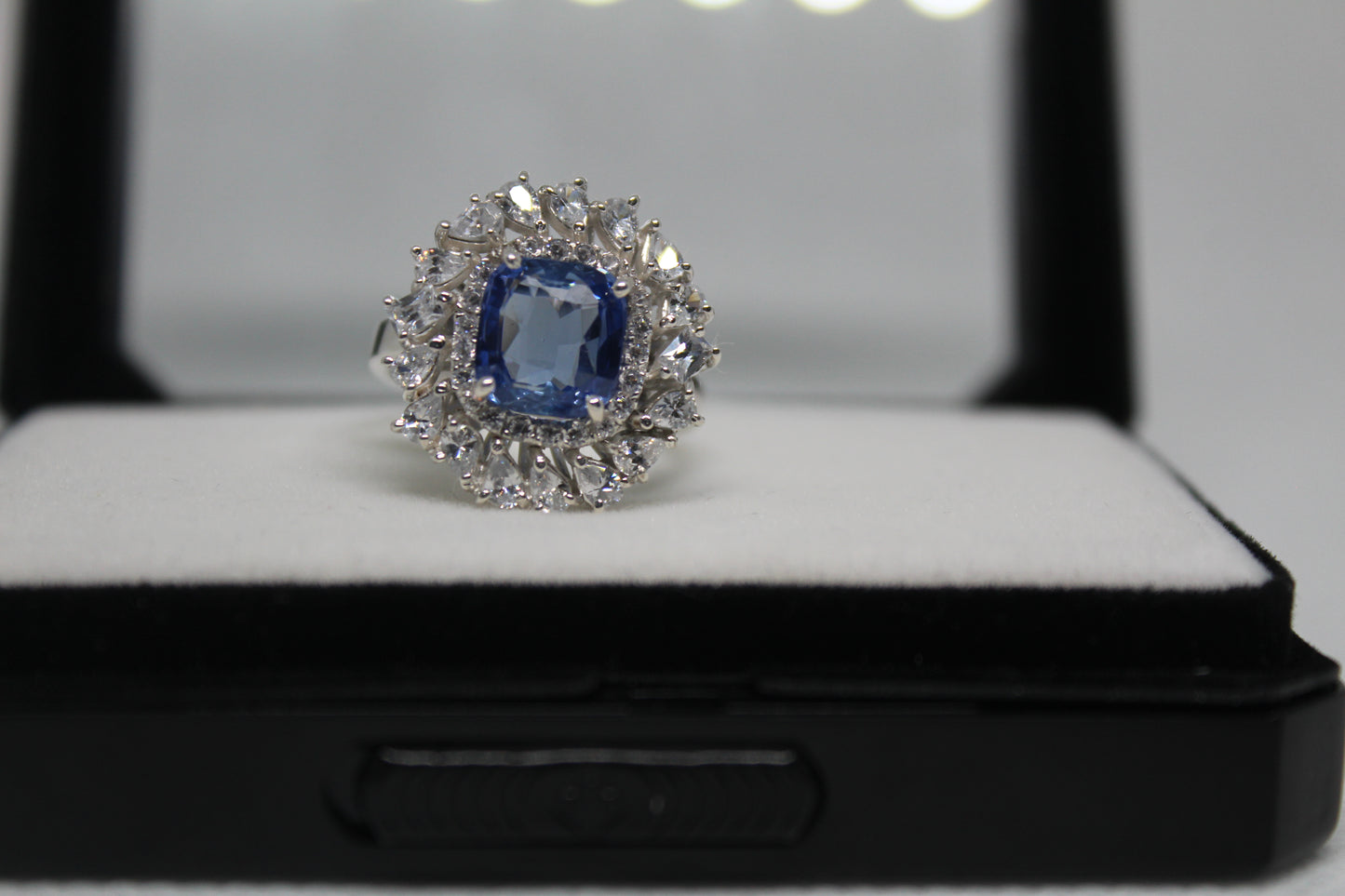 925 Sterling Silver with a 3.08 Carat Natural Ceylon Blue sapphire
