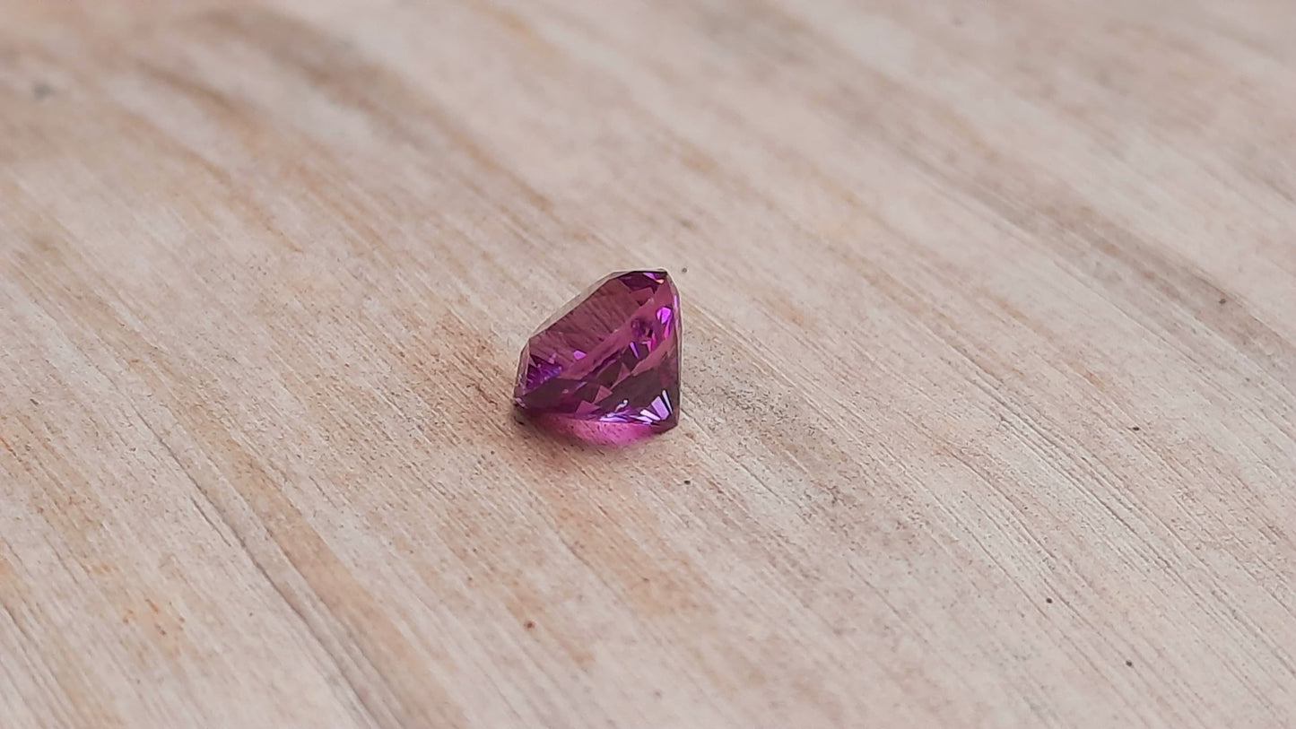 Natural Pink Sapphire - 0.40 carats (Certified)