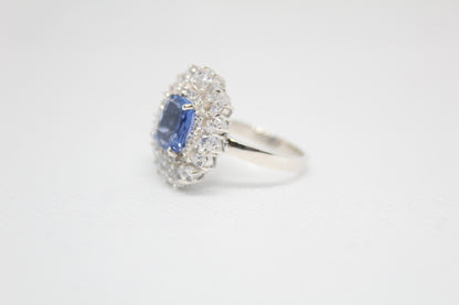 925 Sterling Silver with a 3.08 Carat Natural Ceylon Blue sapphire