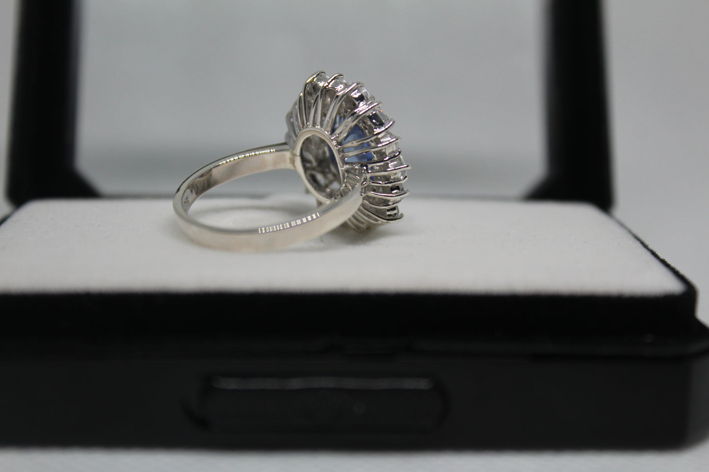 925 Sterling Silver with a 3.08 Carat Natural Ceylon Blue sapphire